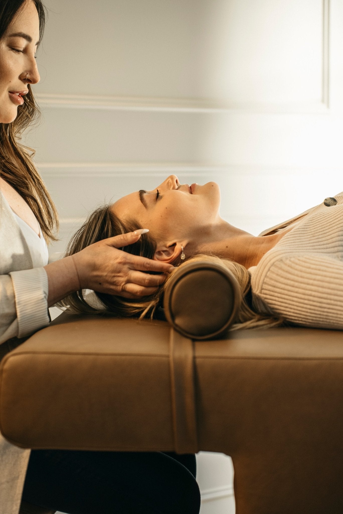 Can Lash Artists Use a Massage Table? Definitely Not. - Plush + Oak