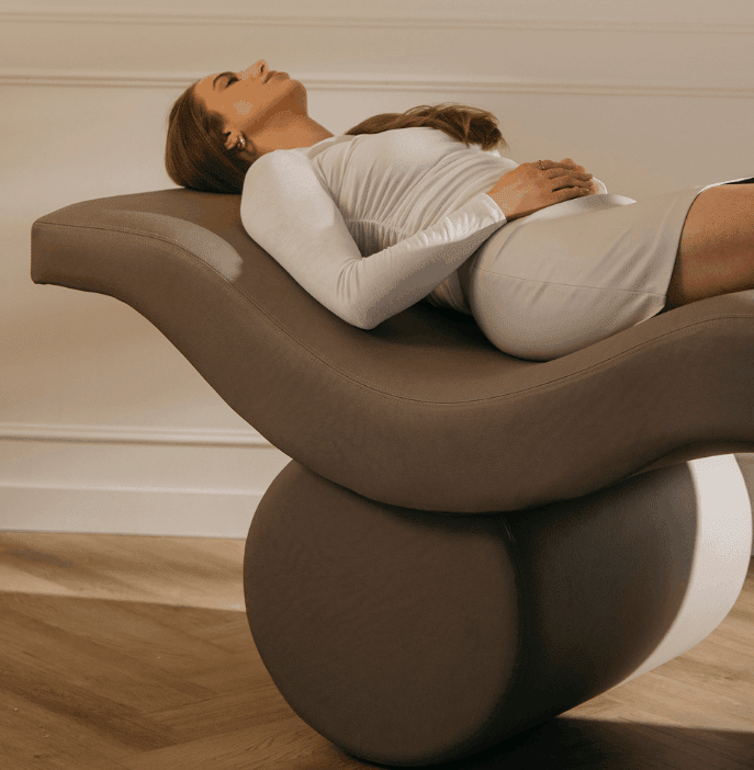 Top 4 Signs Your Salon Bed Is Hurting Your Career - Plush + Oak