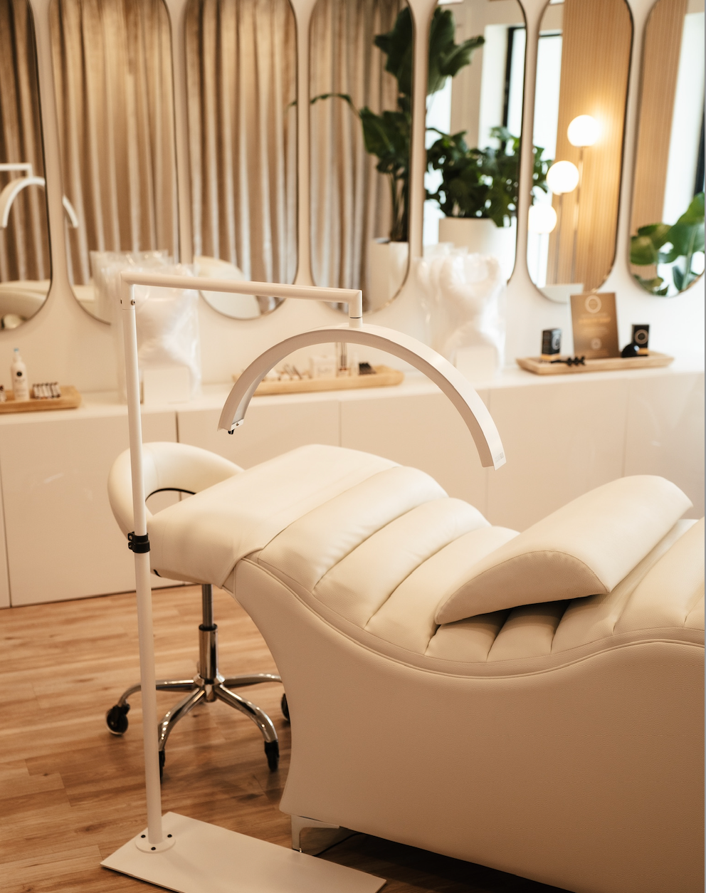 White lash bed by Plush + Oak, #color_cloud