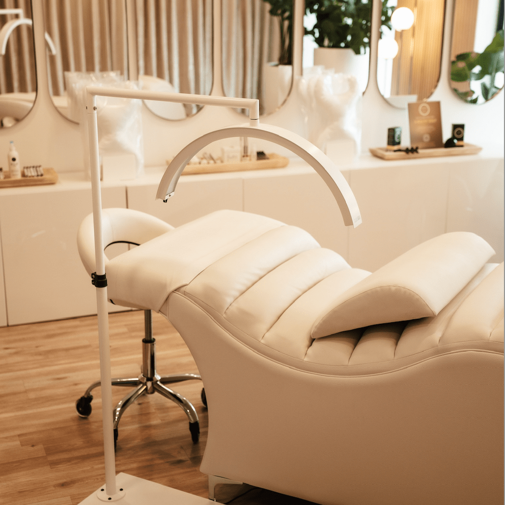 White lash bed by Plush + Oak, #color_cloud