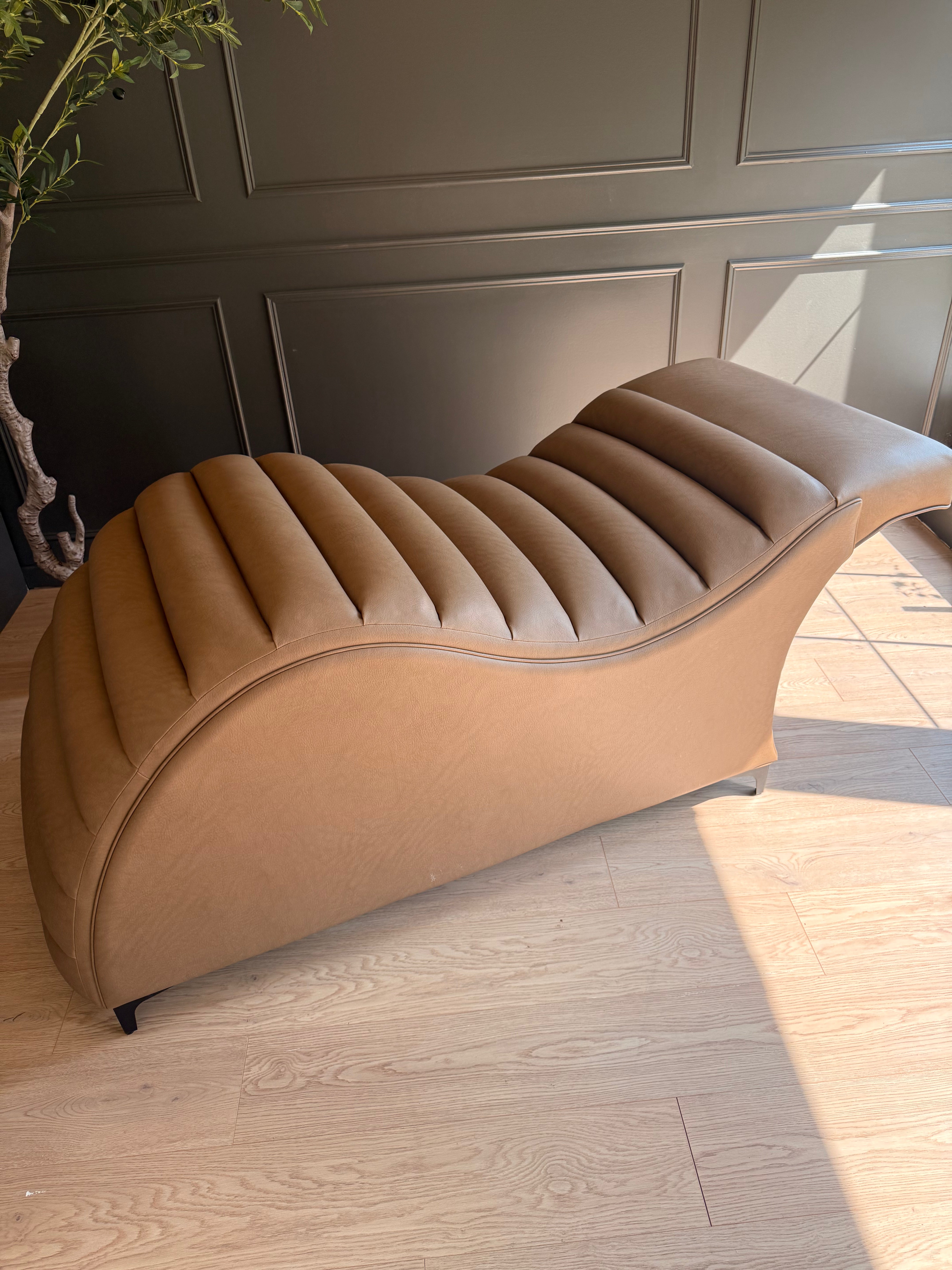 Ready to Ship - Edda Cloud® Ergonomic Salon Bed - Shade Cappuccino