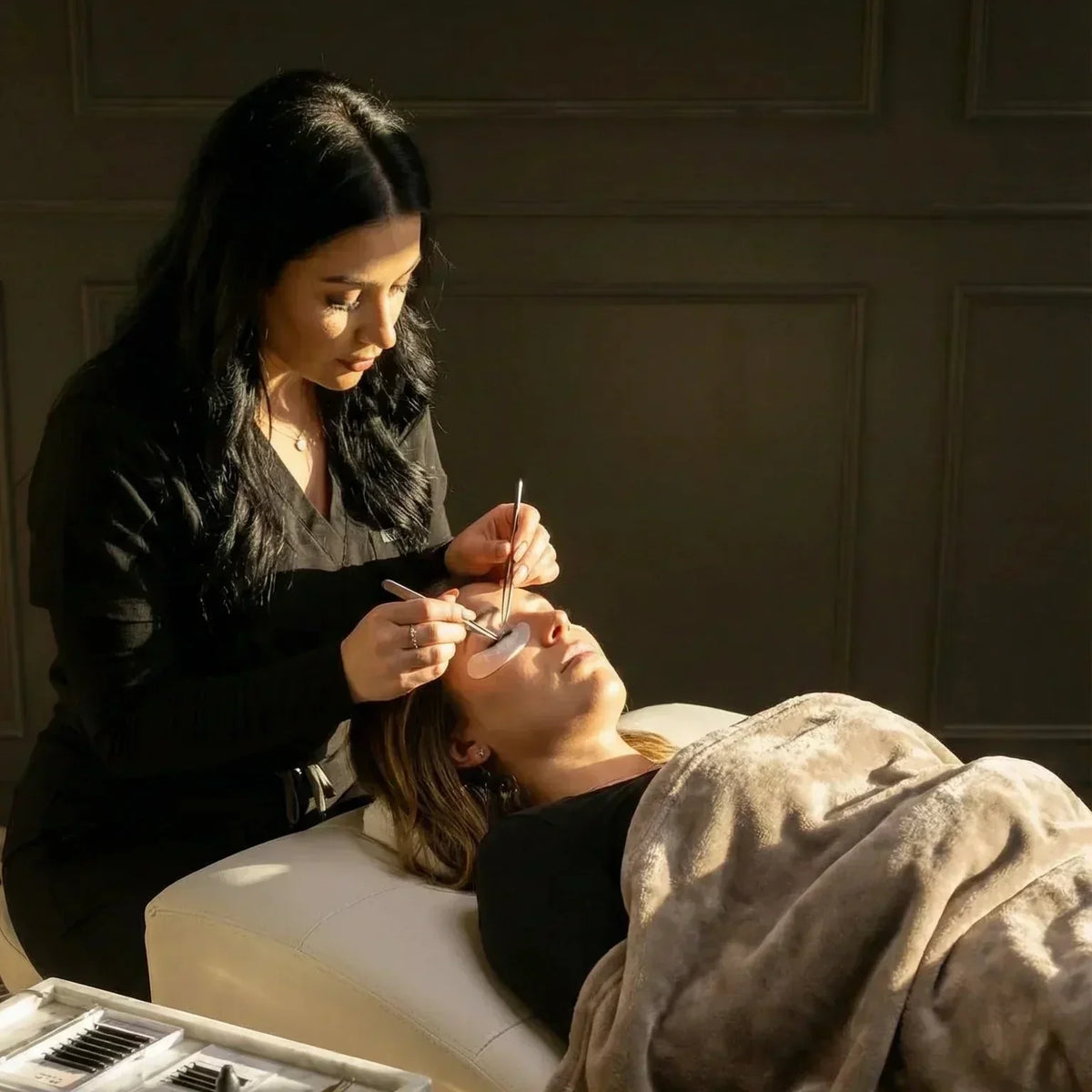 Lash Tech Suite Setup: What Fully Booked Artists Do Differently