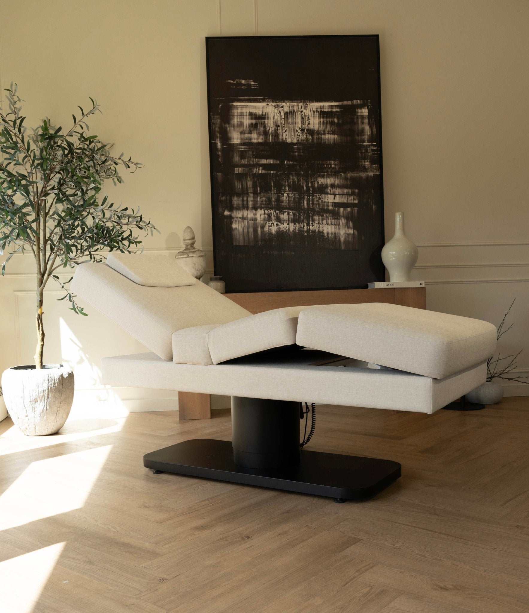 Oxford PMU® 3 - Motor Ergonomic Electric Salon Bed - Plush + Oak