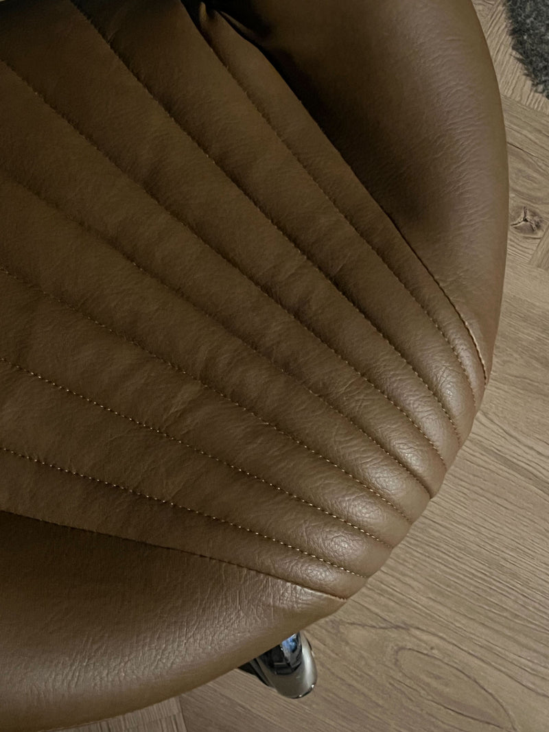 The Fleur Artist Stool