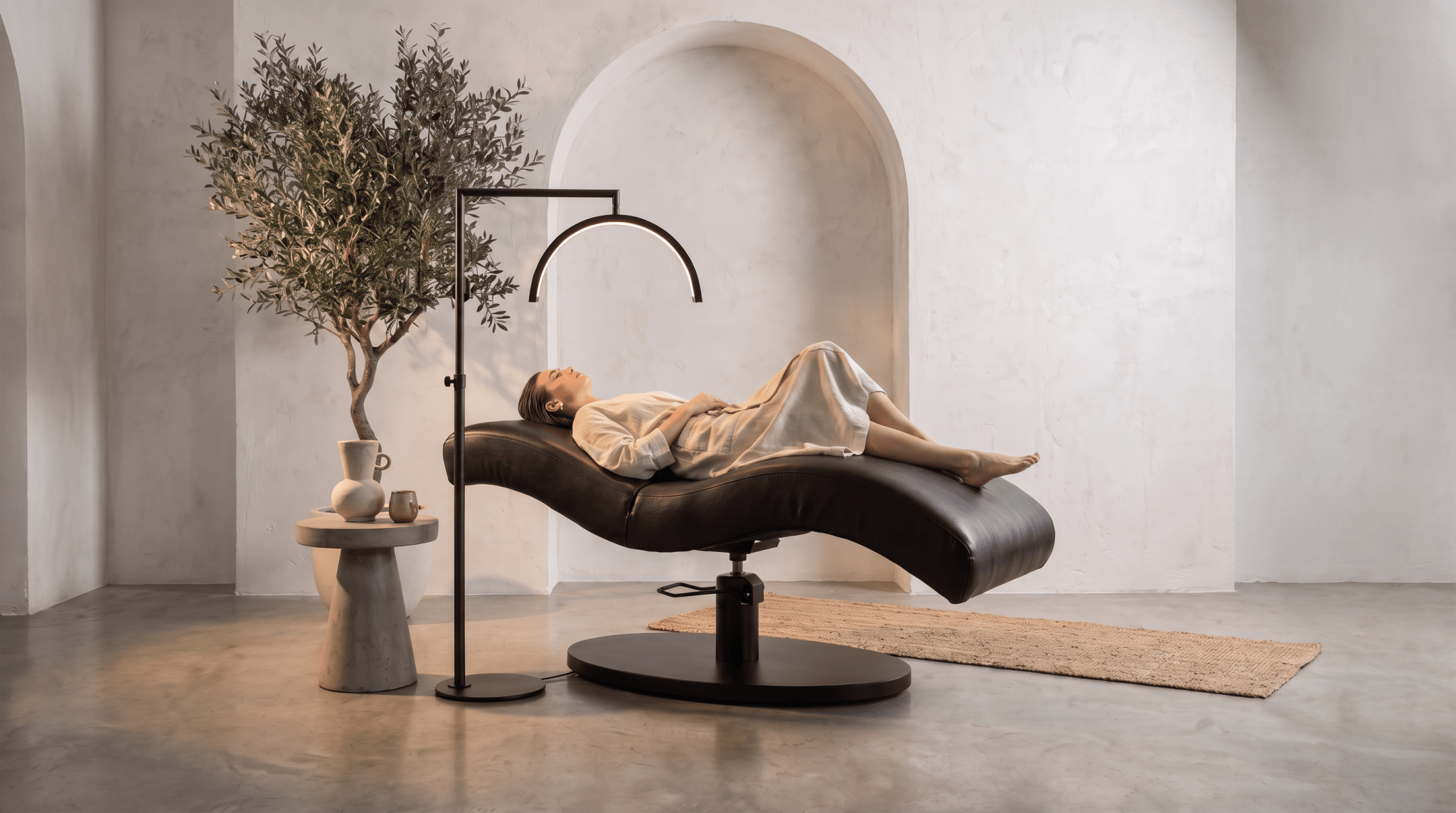 Vera Sleek 360® Curved Beauty Bed with Swivel (Matte Black)